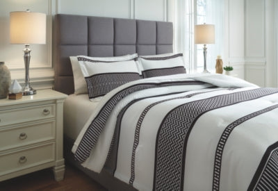 Masako Signature Design by Ashley Comforter Set Queen