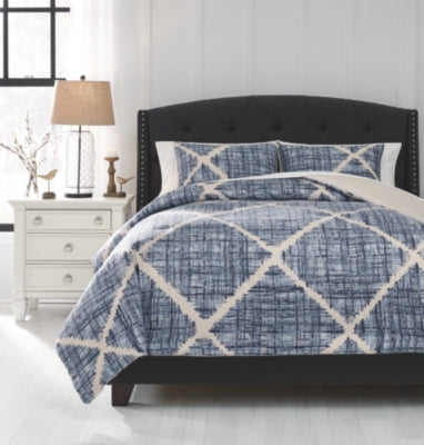 Sladen Signature Design by Ashley Comforter Set King