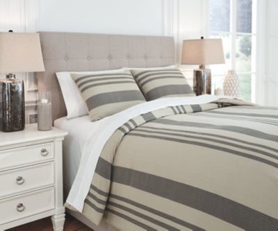 Schukei Signature Design by Ashley Comforter Set King